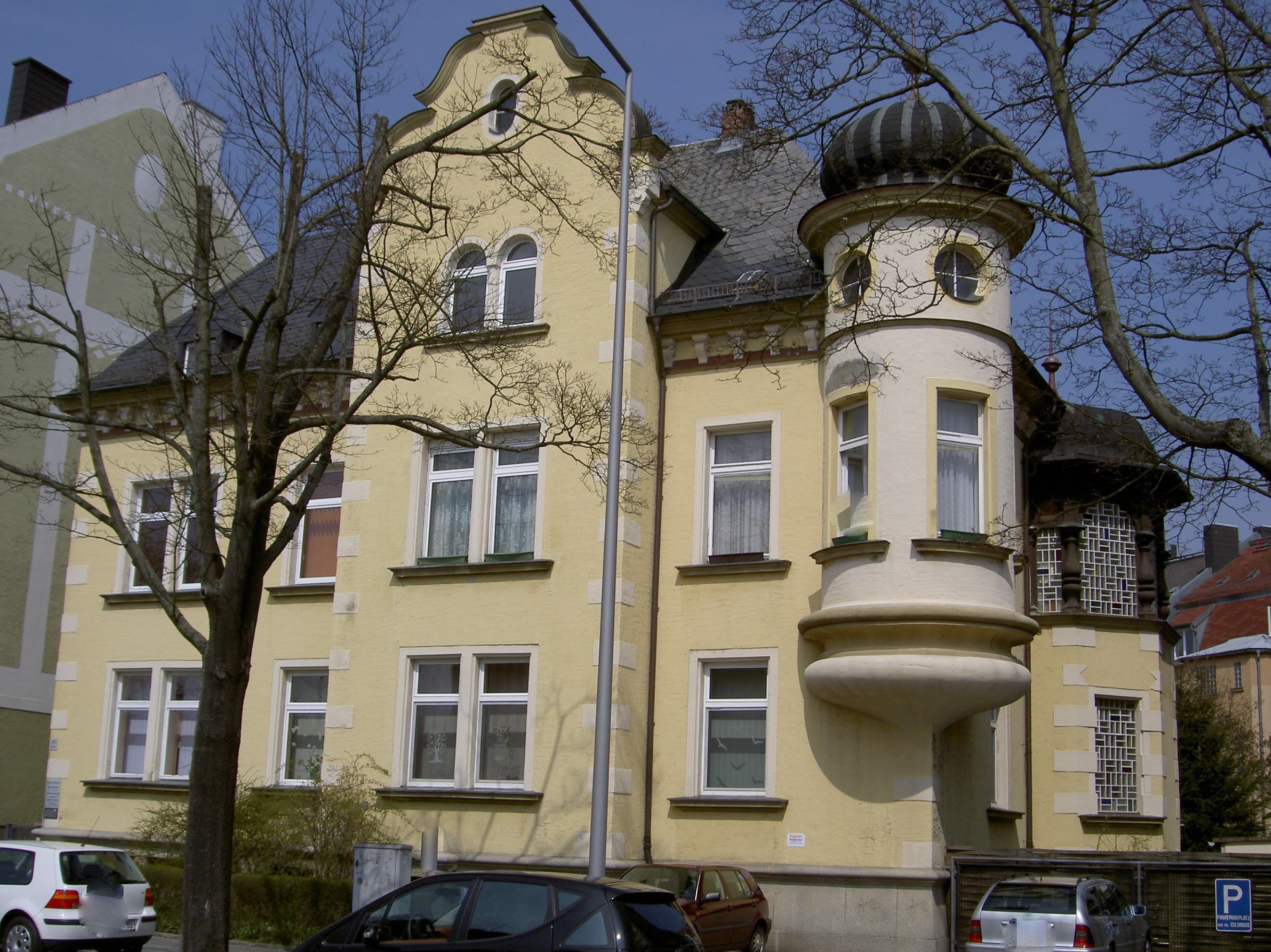 Zahnarztpraxis Zecha
im Erdgeschoss